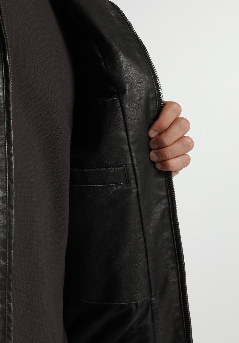 Imagine a Jacheta  Negru Regular Fit