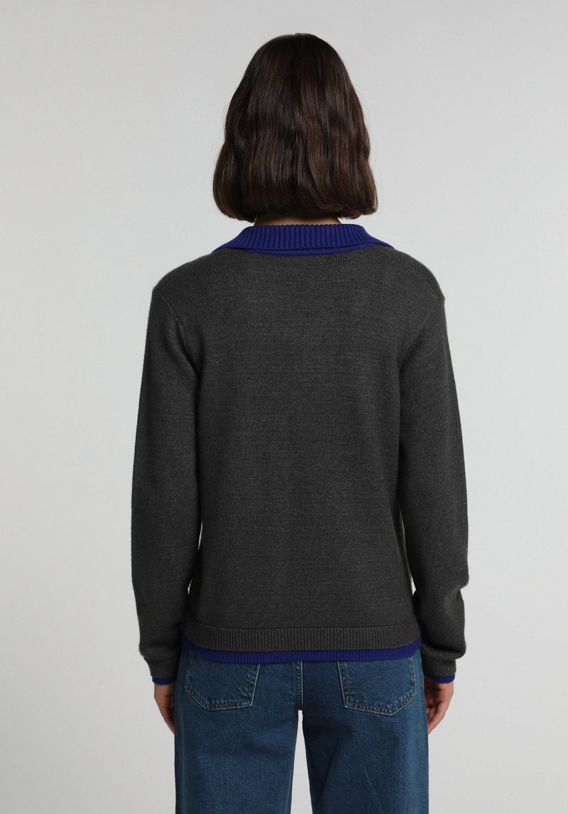 Imagine a Pulover Antracit Slim Fit