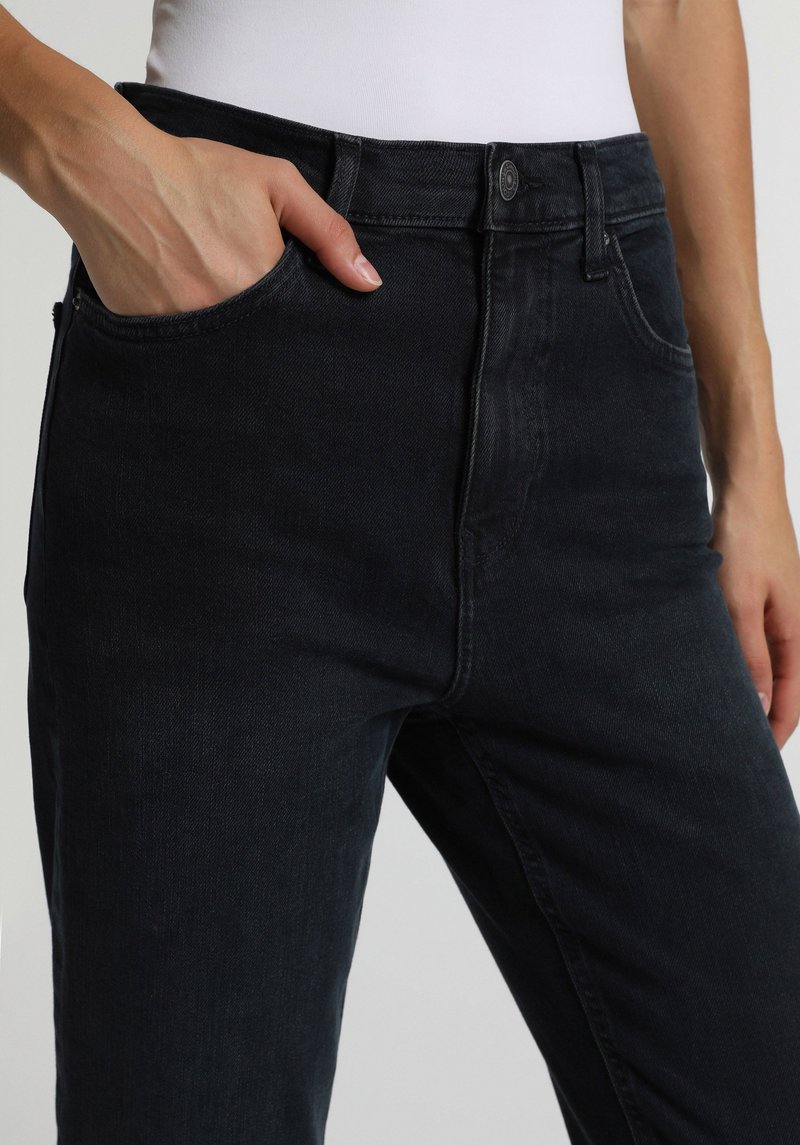 Imagine a Pantaloni  Supravopsire Mom Fit 896  Maria