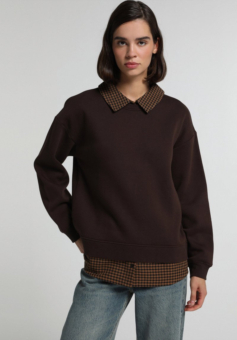 Imagine a Hanorac / Bluza  Maro Regular Fit
