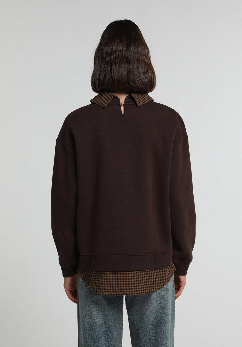 Imagine a Hanorac / Bluza  Maro Regular Fit