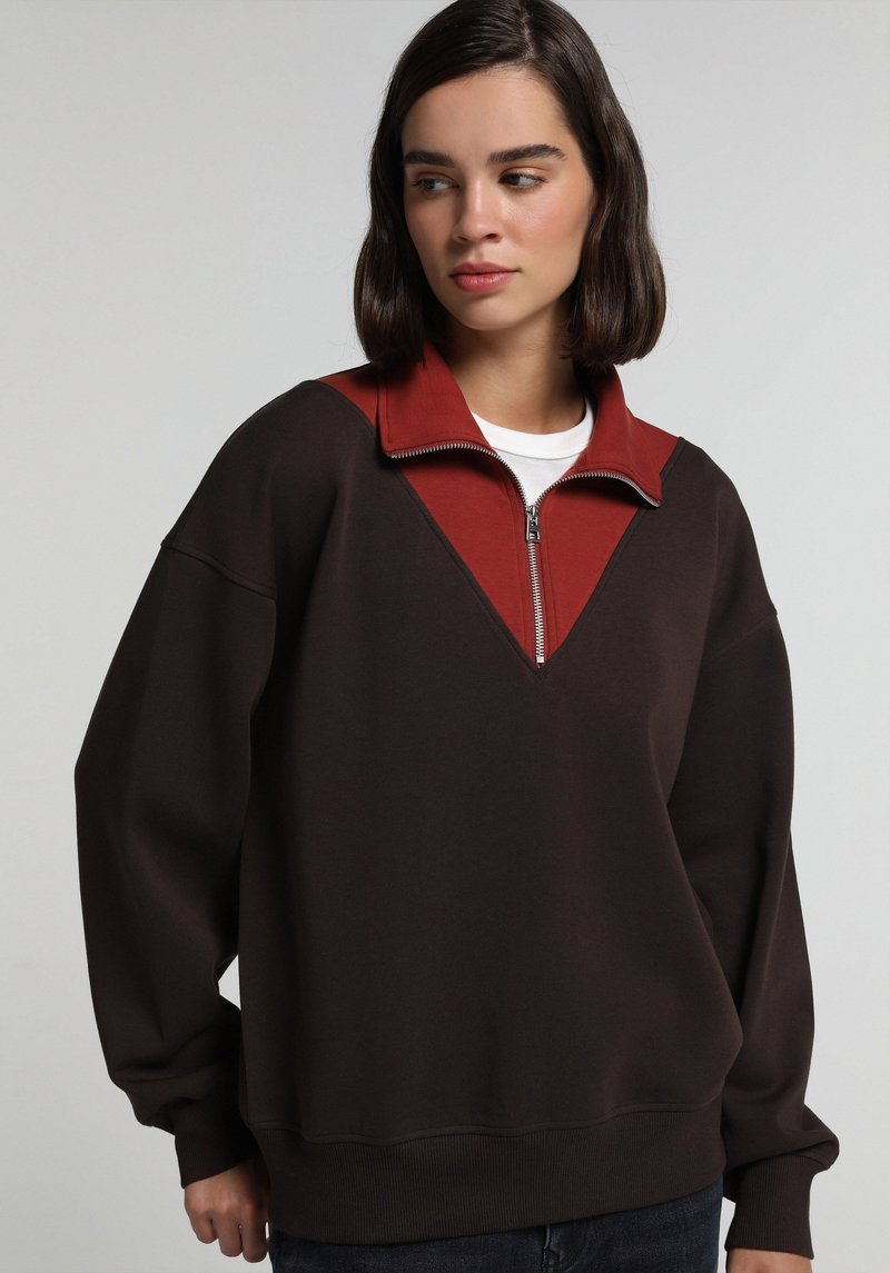 Imagine a Hanorac / Bluza Maro Regular Fit