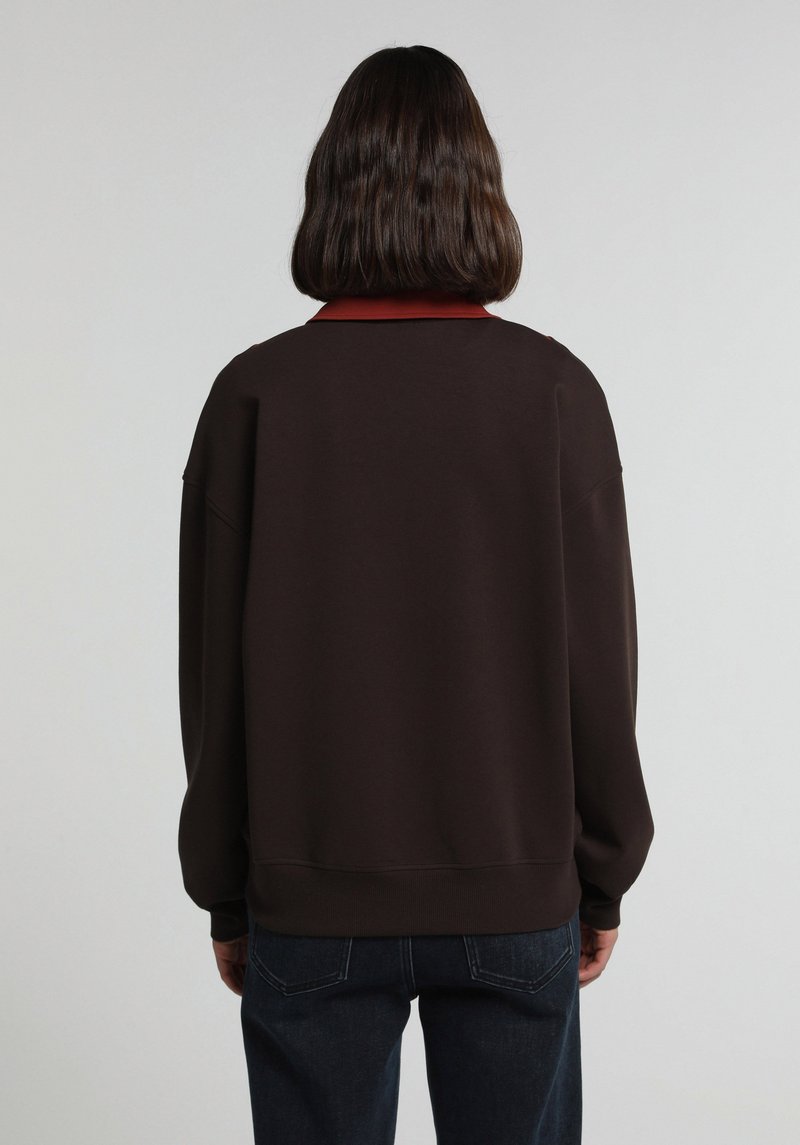 Imagine a Hanorac / Bluza  Maro Regular Fit