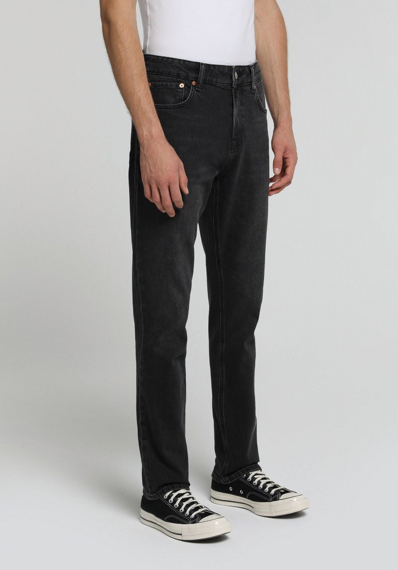 Imagine a Pantaloni Denim Negru Straight Fit 044 Karl