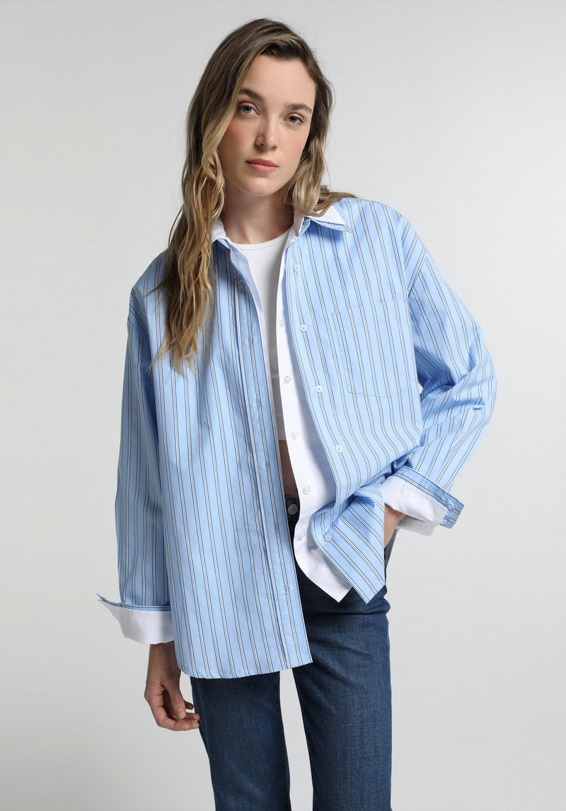 Imagine a Camasa Cu Maneca Lunga  Albastru Oversize