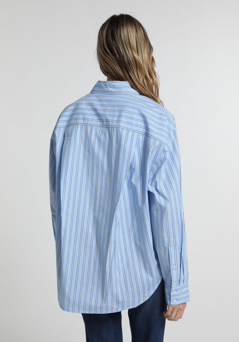Imagine a Camasa Cu Maneca Lunga Albastru Oversize