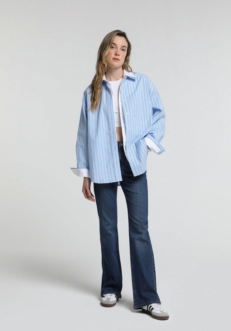 Imagine a Camasa Cu Maneca Lunga  Albastru Oversize