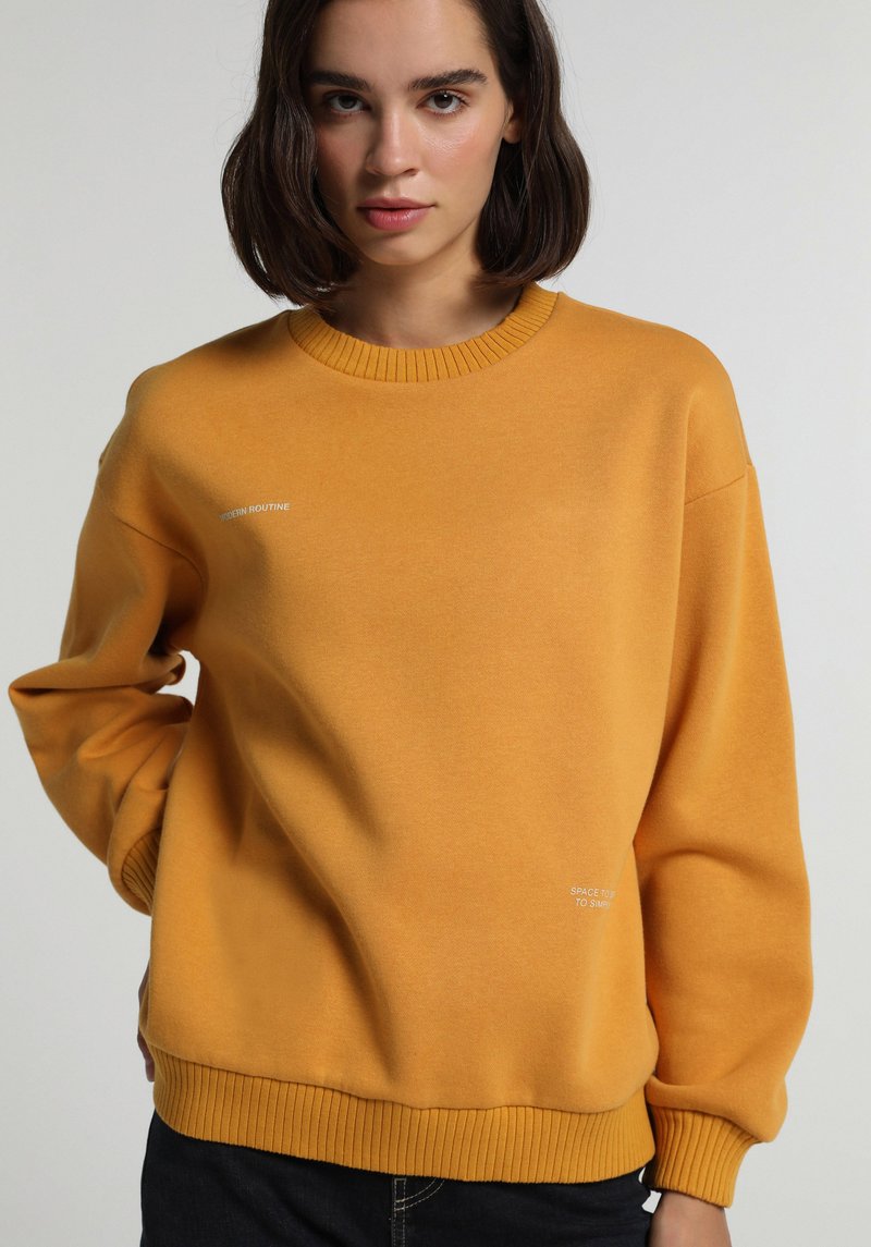 Imagine a Hanorac / Bluza  Galben Regular Fit