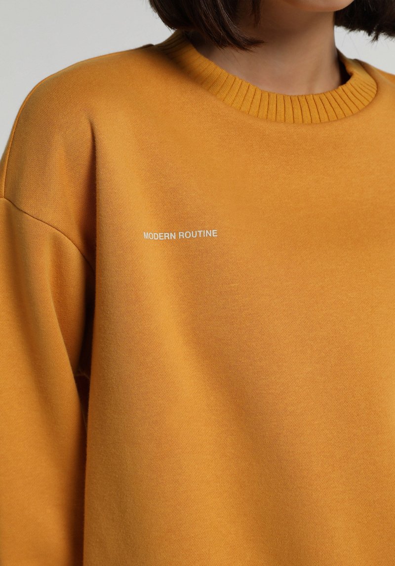 Imagine a Hanorac / Bluza  Galben Regular Fit