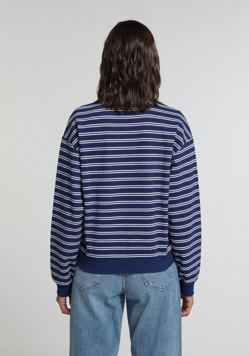 Imagine a Hanorac / Bluza  Albastru Marin Regular Fit