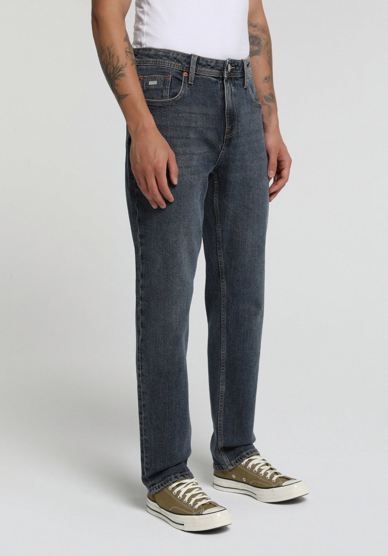 Imagine a Pantaloni Indigo Deschis Straight Fit 044 Karl