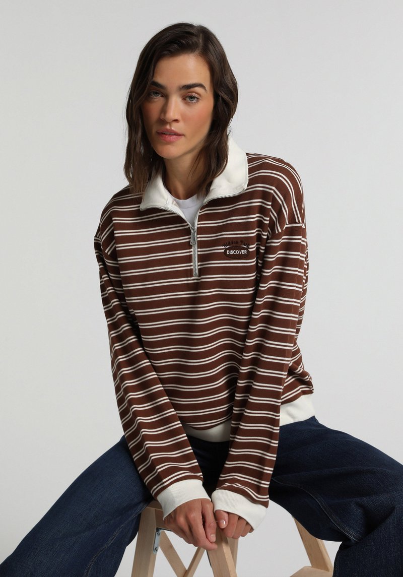 Imagine a Hanorac / Bluza  Maro Regular Fit