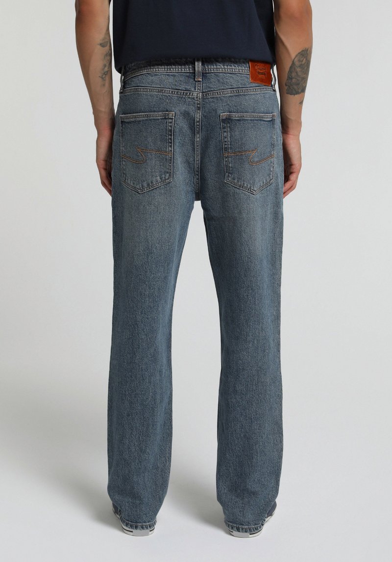 Imagine a Pantaloni  Indigo Mediu Loose Straight Fit 046 Marco