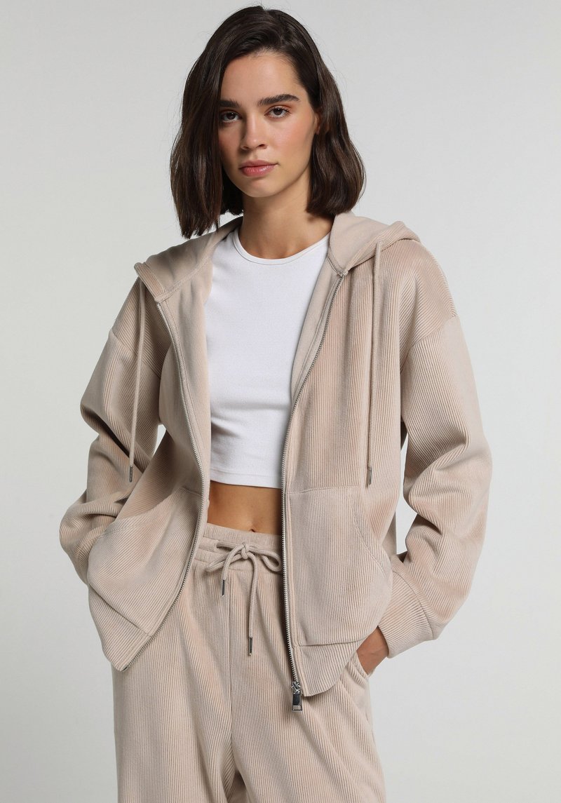 Imagine a Hanorac / Bluza  Maro Regular Fit