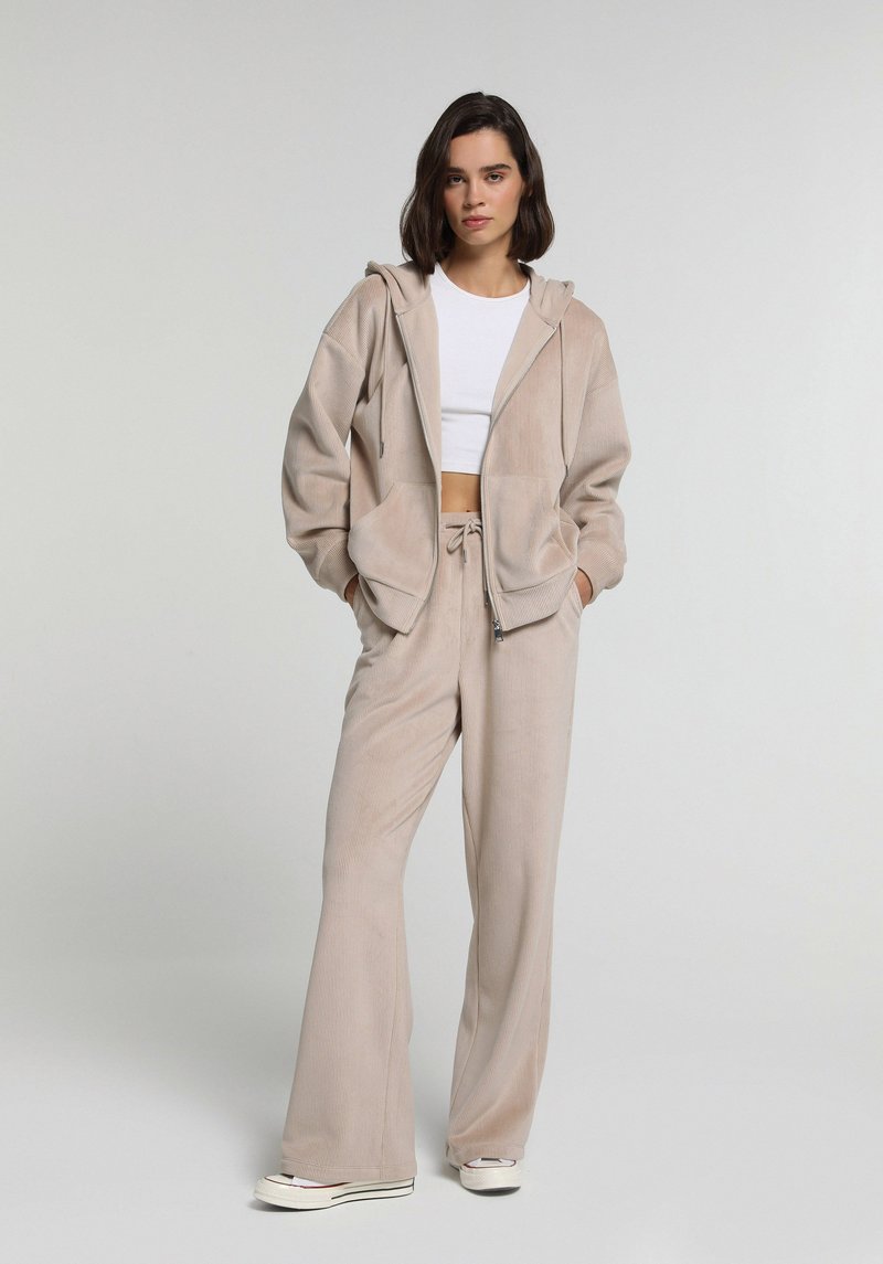 Imagine a Hanorac / Bluza  Maro Regular Fit