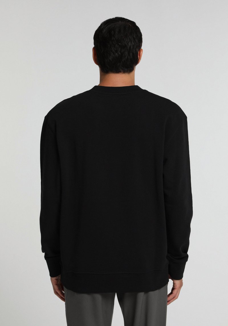 Imagine a Hanorac / Bluza De Barbati Negru Relaxed Fit