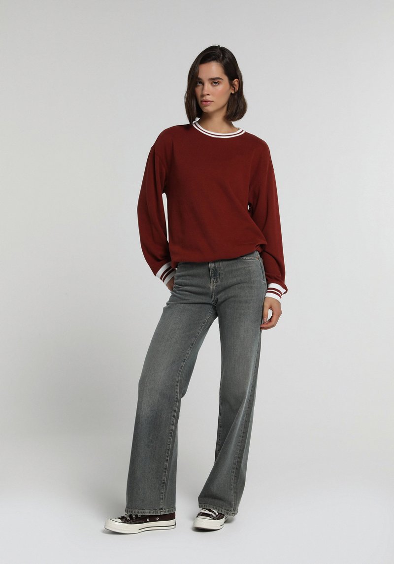 Imagine a Pantaloni Supravopsire Wide Leg Fit 970 Berry