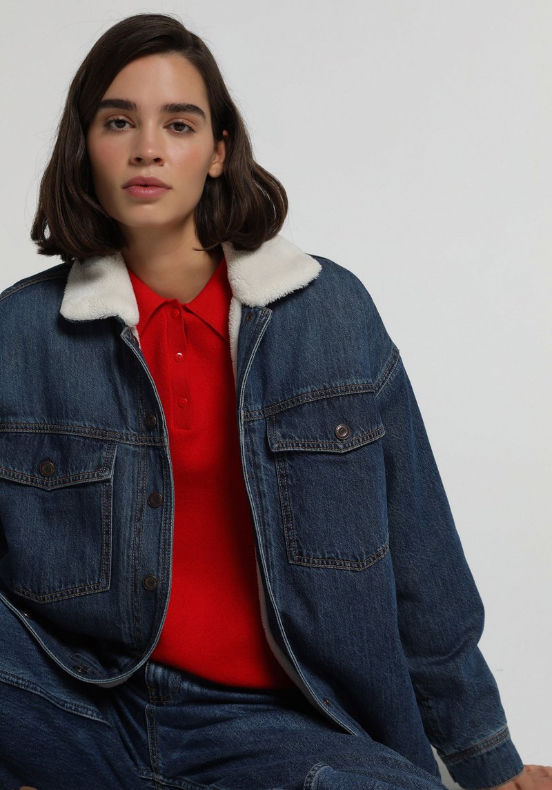 Imagine a Jacheta Indigo Închis Oversize Fit