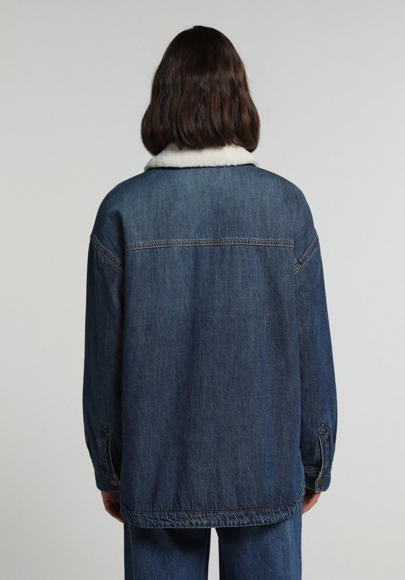 Imagine a Jacheta  Indigo Închis Oversize Fit