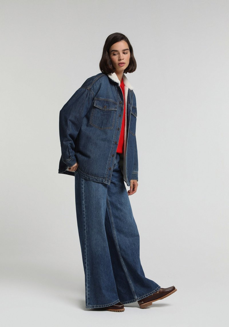 Imagine a Jacheta Indigo Închis Oversize Fit