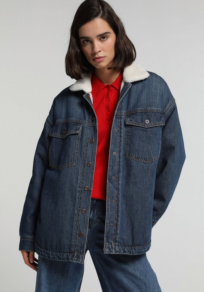 Imagine a Jacheta  Indigo Închis Oversize Fit