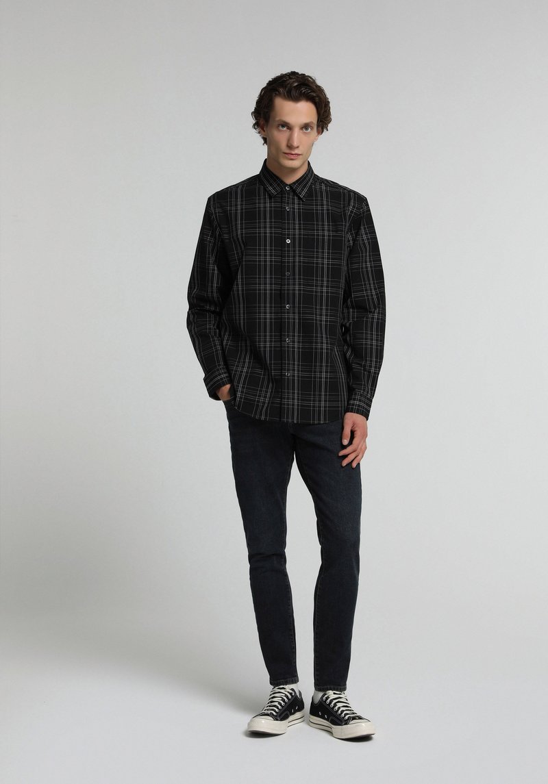Imagine a Pantaloni  Indigo Închis Slim Fit 041 Danny