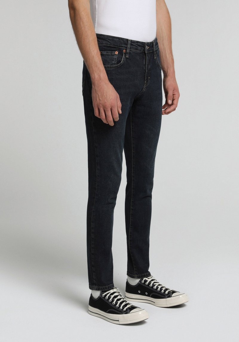 Imagine a Pantaloni  Indigo Închis Slim Fit 041 Danny