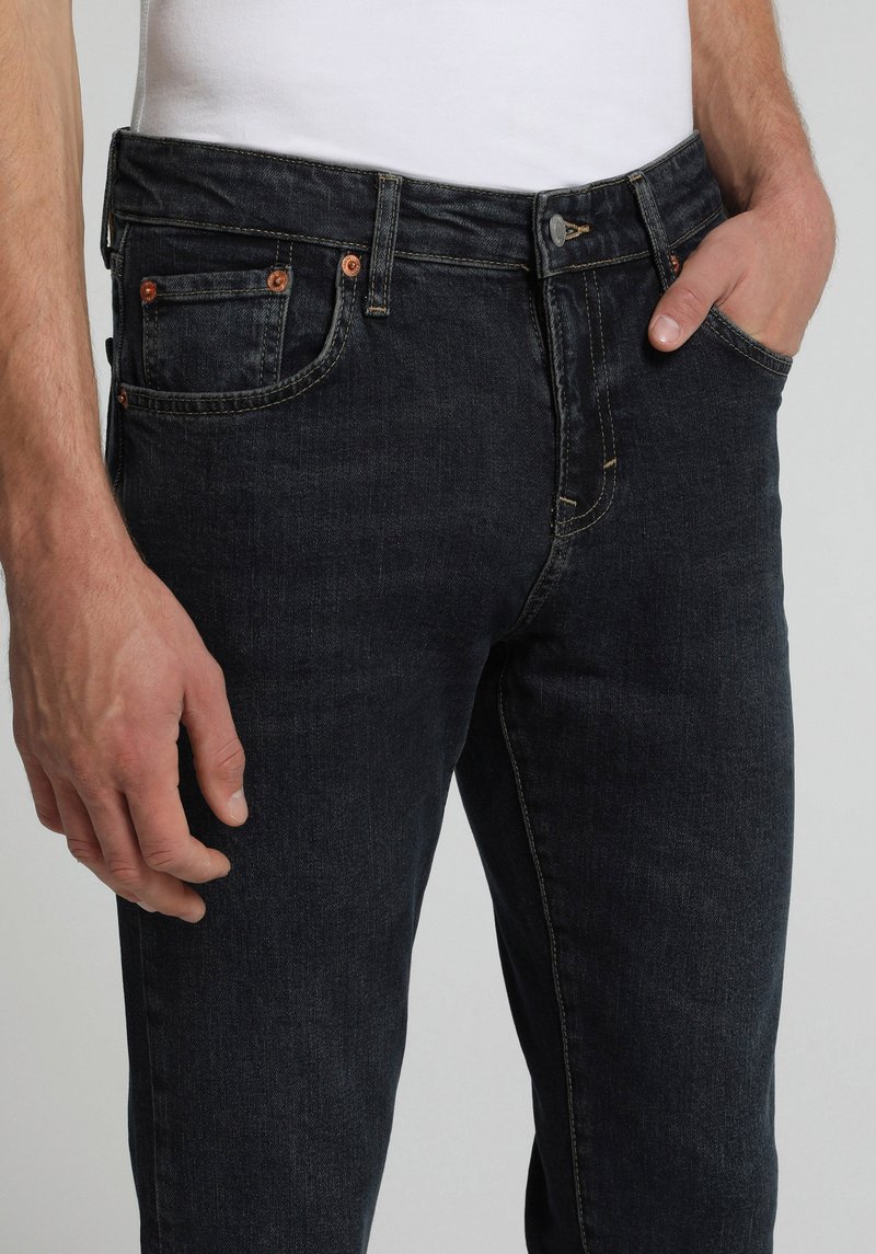 Imagine a Pantaloni  Indigo Închis Slim Fit 041 Danny