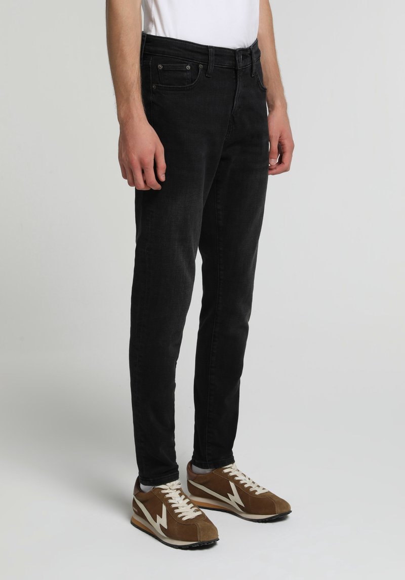 Imagine a Pantaloni Negru Dublu Slim Fit 041 Danny