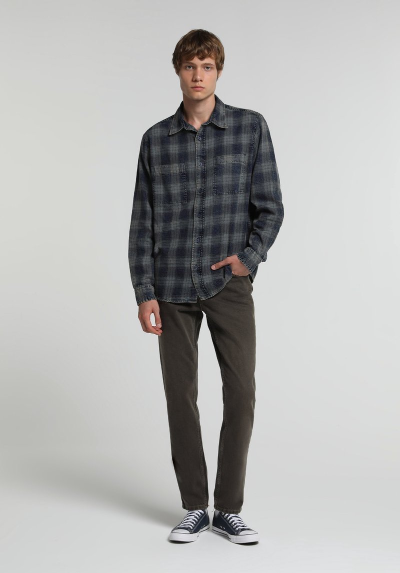 Imagine a Pantaloni  Supravopsire Straight Fit 044 Karl
