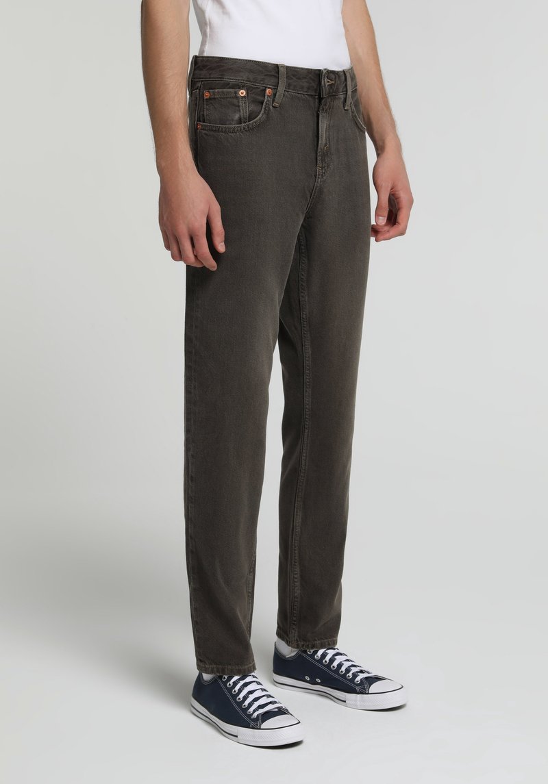 Imagine a Pantaloni Supravopsire Straight Fit 044 Karl