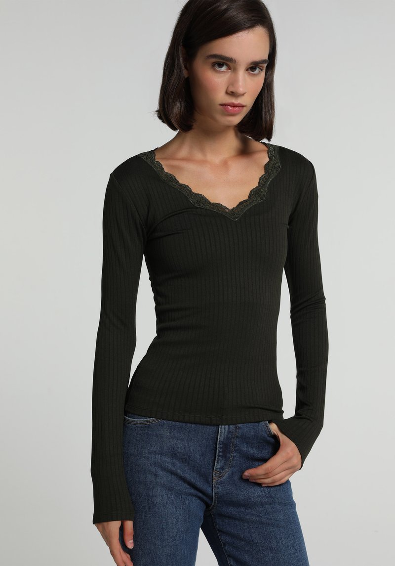 Imagine a Pulover Verde Slim Fit