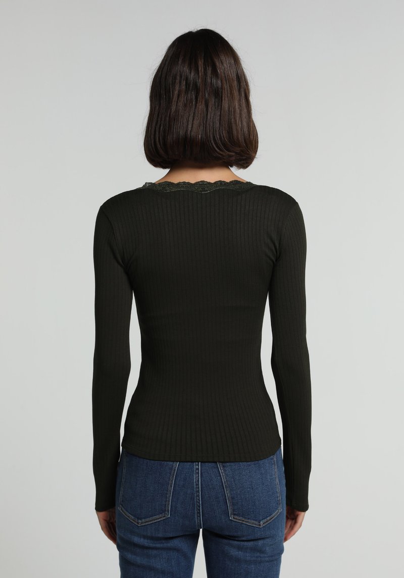 Imagine a Pulover Verde Slim Fit
