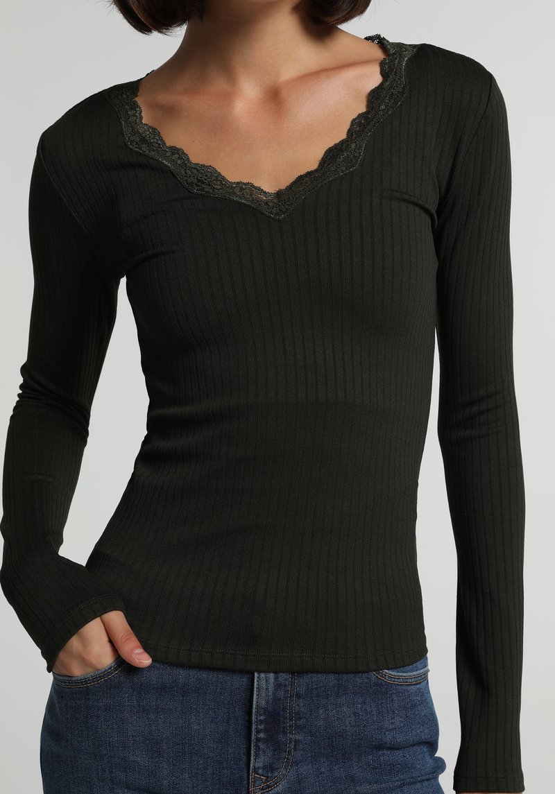Imagine a Pulover Verde Slim Fit