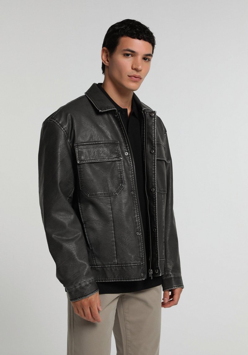 Imagine a Jacheta Negru Regular Fit