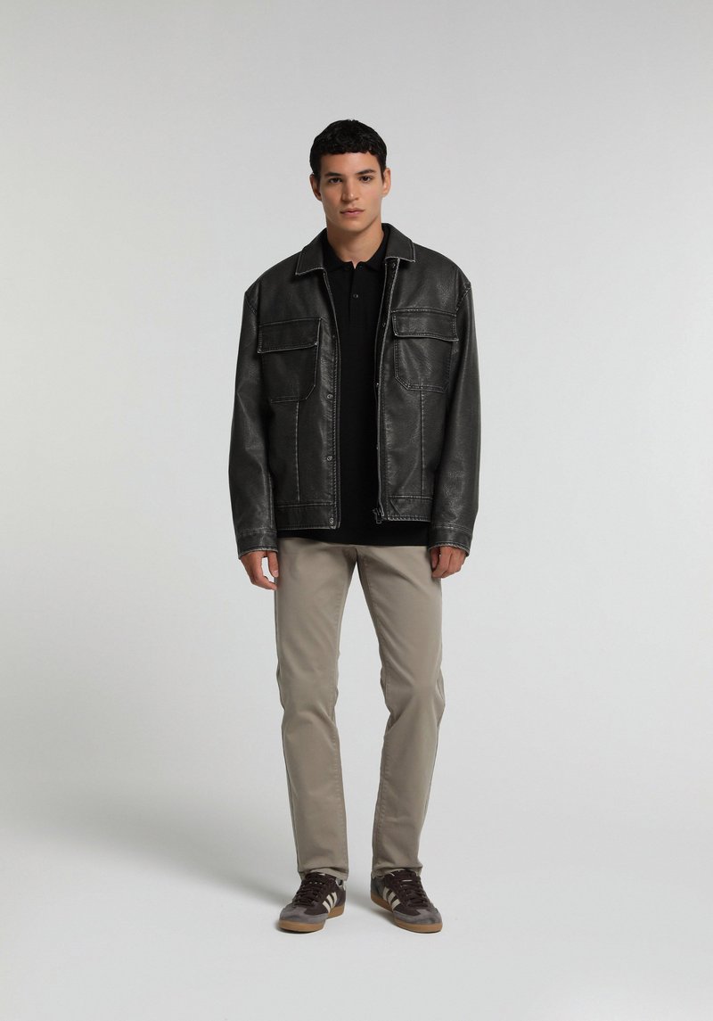 Imagine a Jacheta  Negru Regular Fit