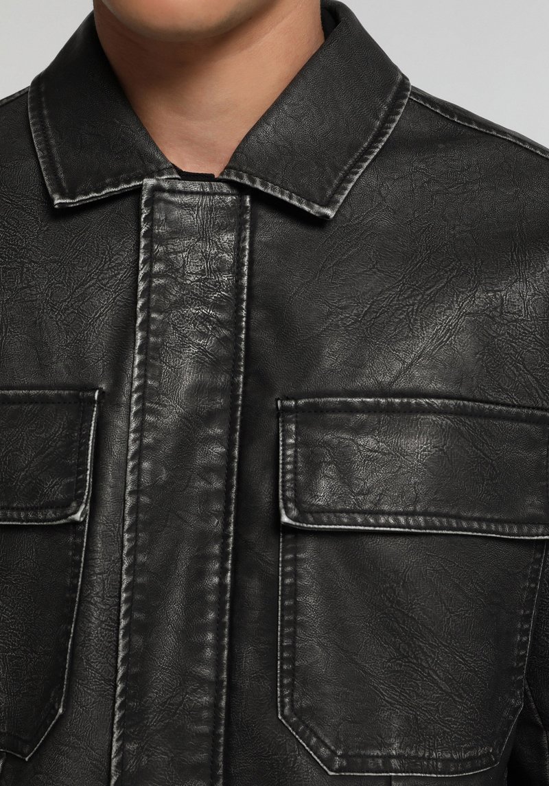 Imagine a Jacheta  Negru Regular Fit