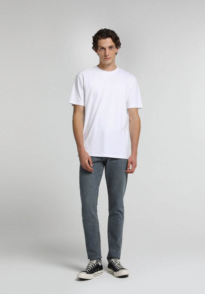 Imagine a Pantaloni Indigo Mediu Slim Fit 041 Danny