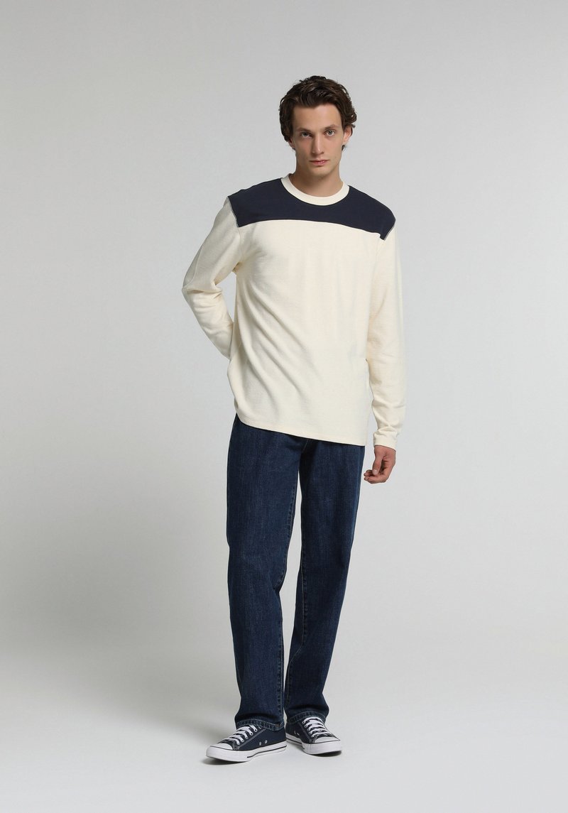 Imagine a Pantaloni Indigo Mediu Barrel Fit 093 Boris
