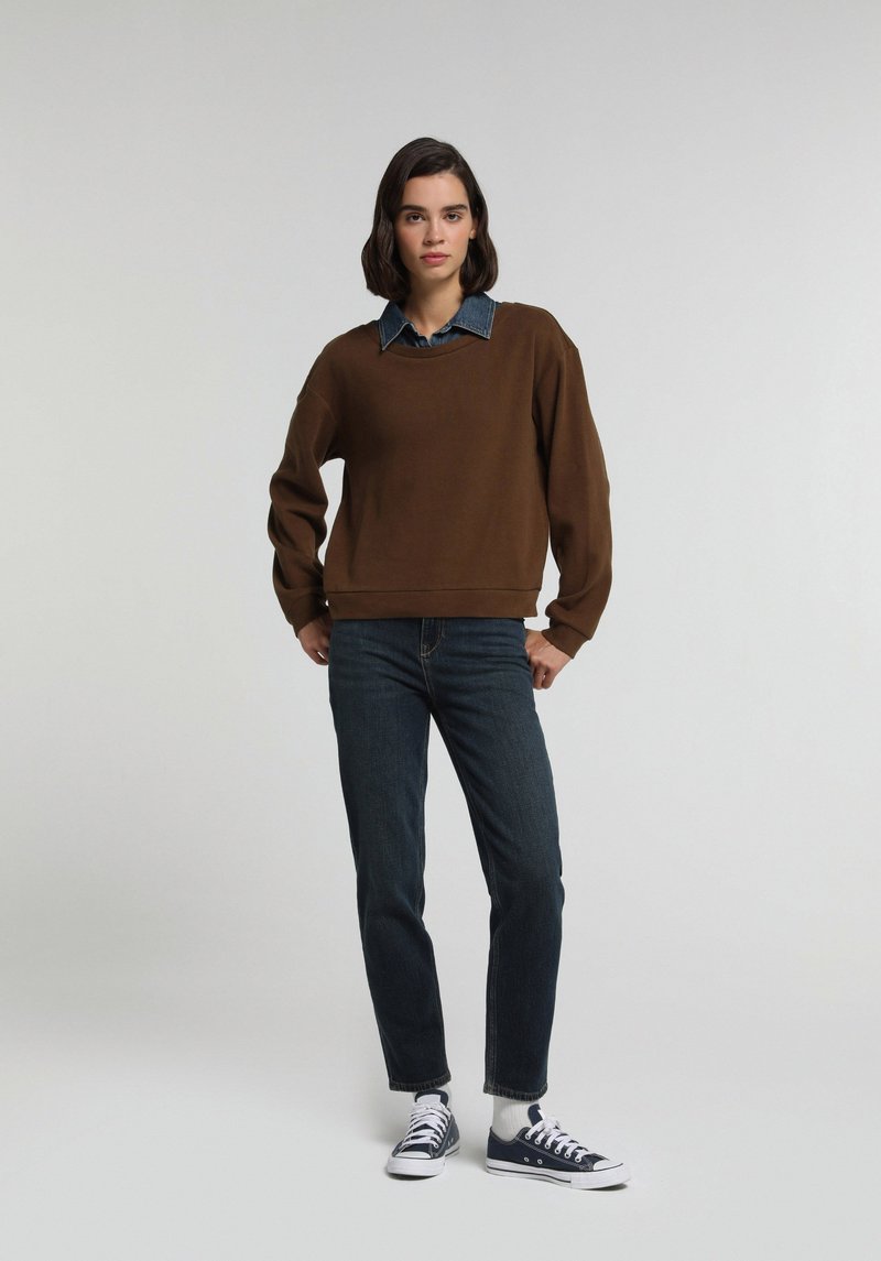 Imagine a Pantaloni  Indigo Închis Mom Fit 896  Maria