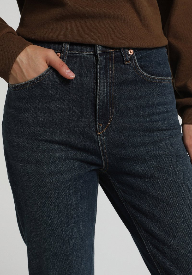 Imagine a Pantaloni  Indigo Închis Mom Fit 896  Maria