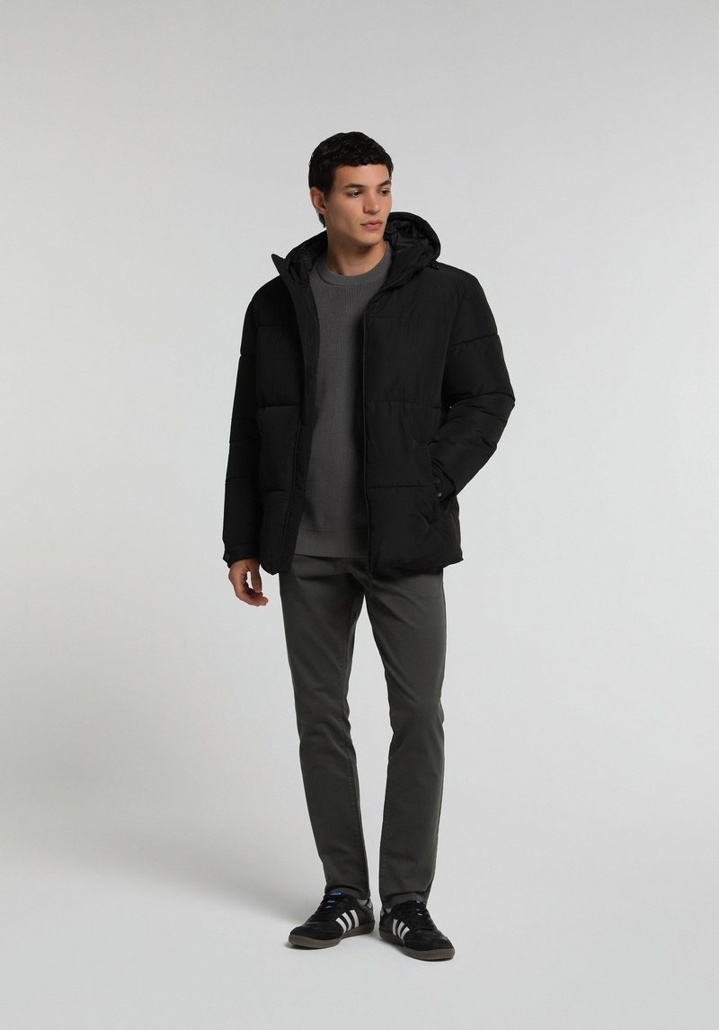 Imagine a Jacheta  Negru Regular Fit