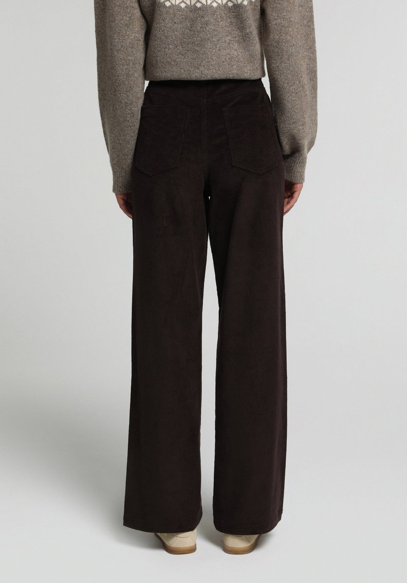 Imagine a Pantaloni  Maro Regular Fit