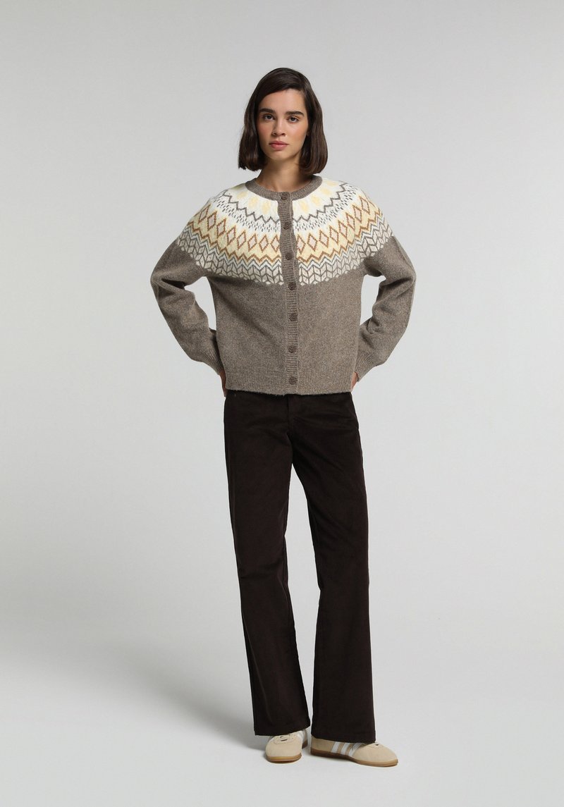 Imagine a Pantaloni Maro Regular Fit