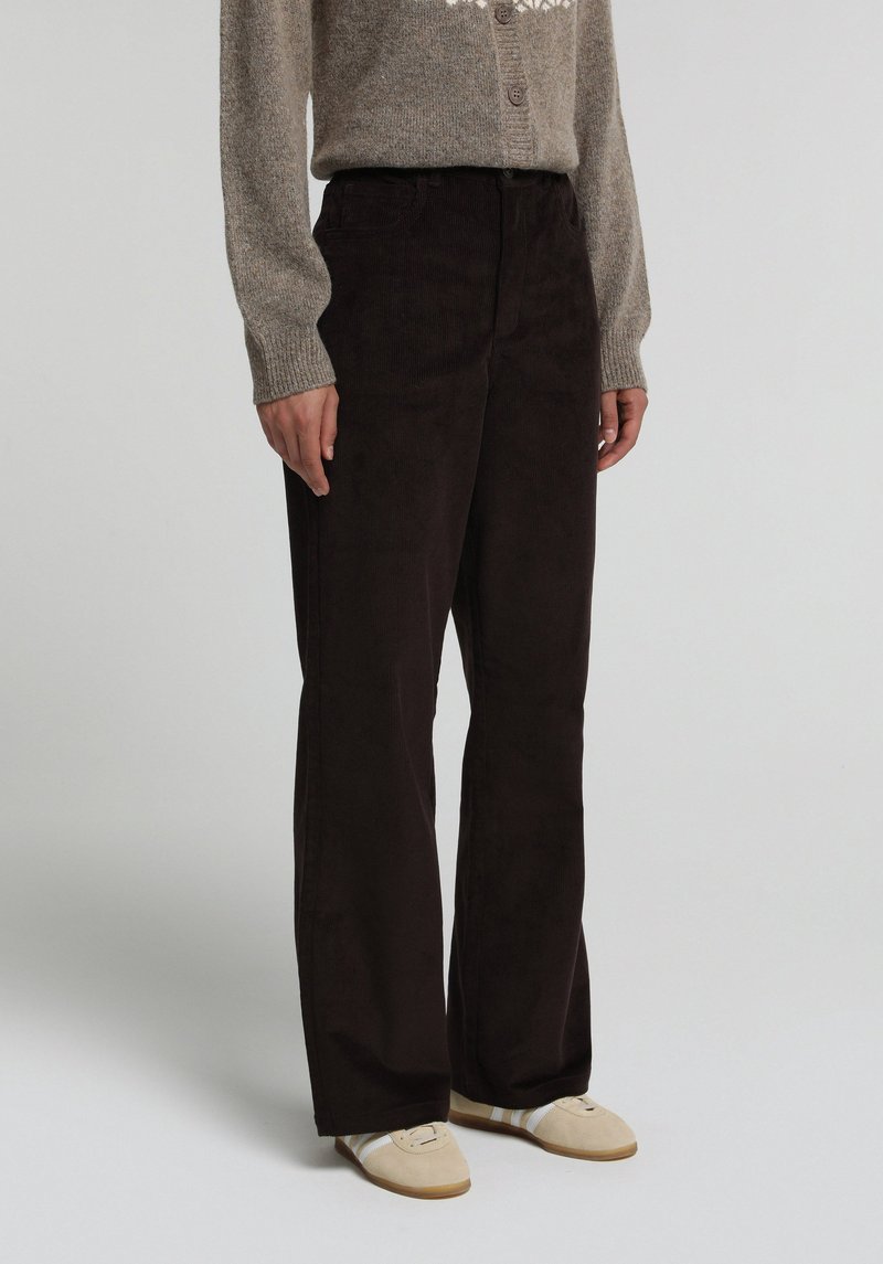 Imagine a Pantaloni  Maro Regular Fit