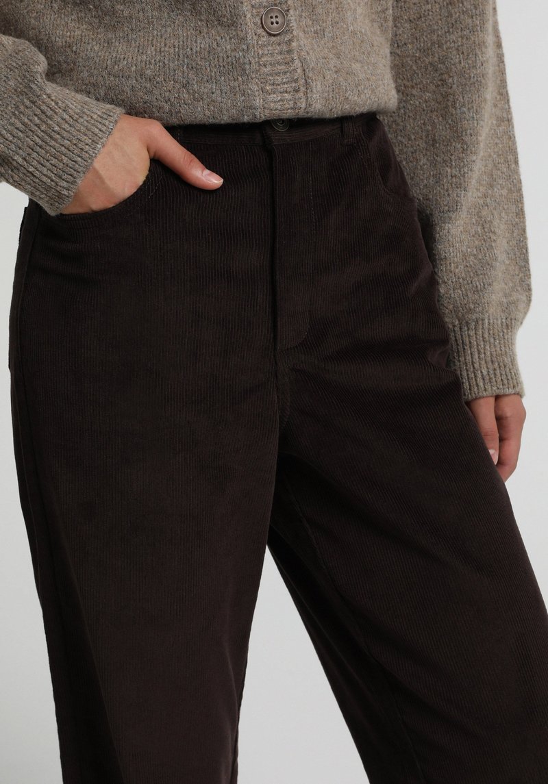 Imagine a Pantaloni  Maro Regular Fit