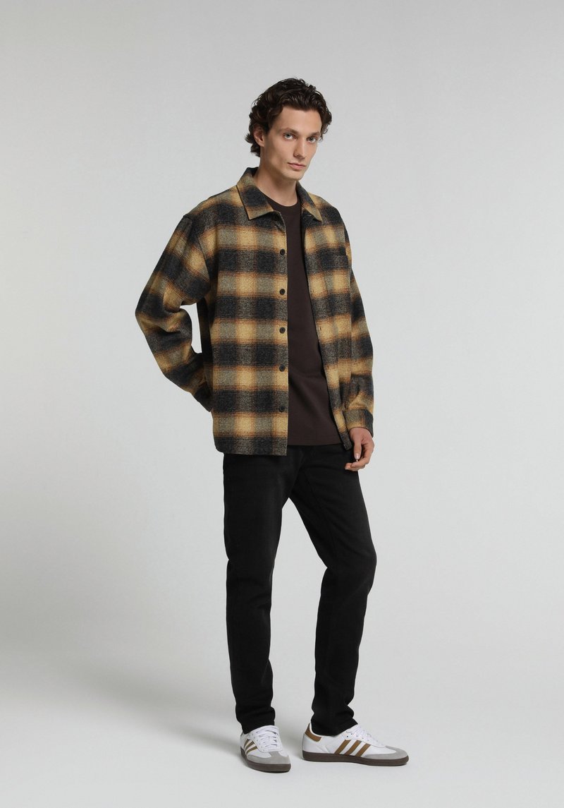 Imagine a Pantaloni  Negru Dublu Straight Fit 044 Karl