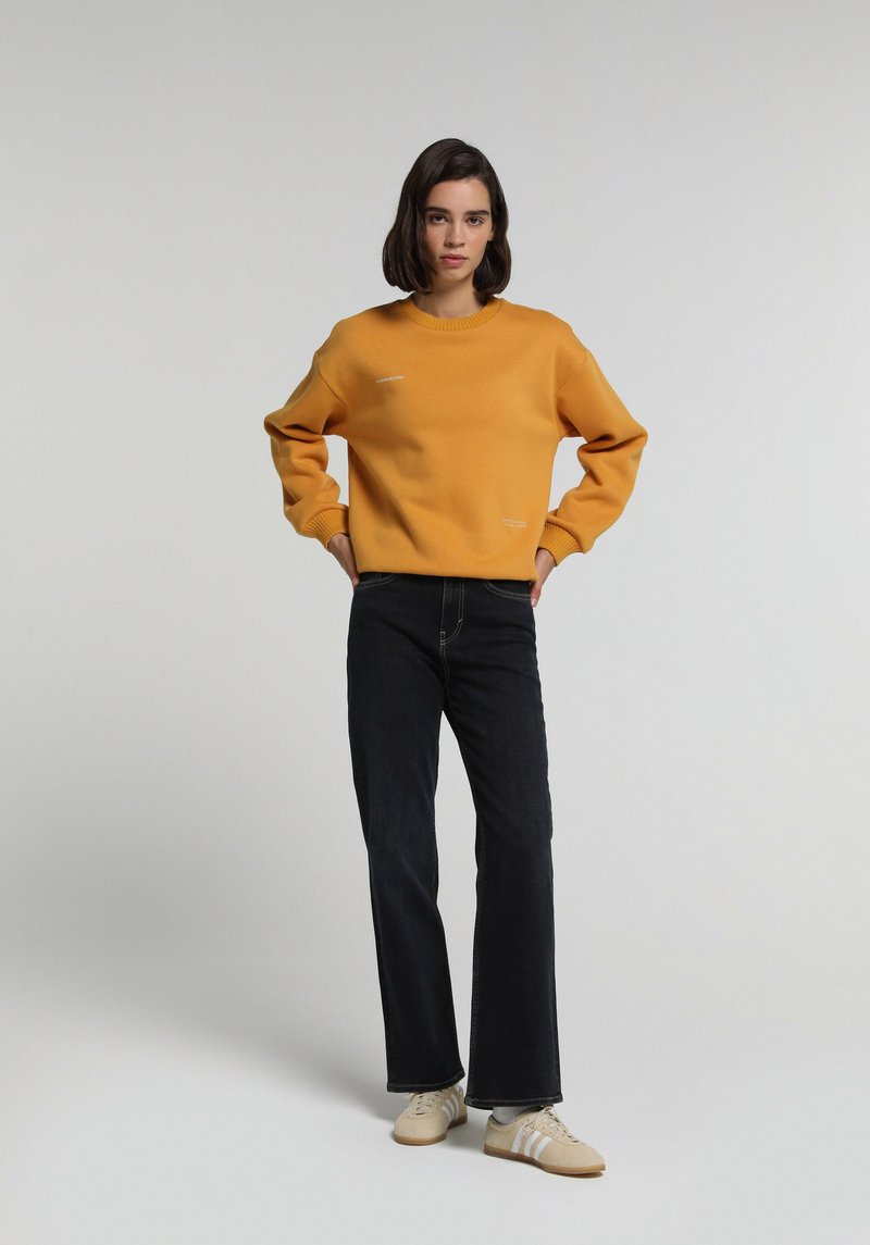 Imagine a Pantaloni Supravopsire Loose Straight Fit 800 Lina