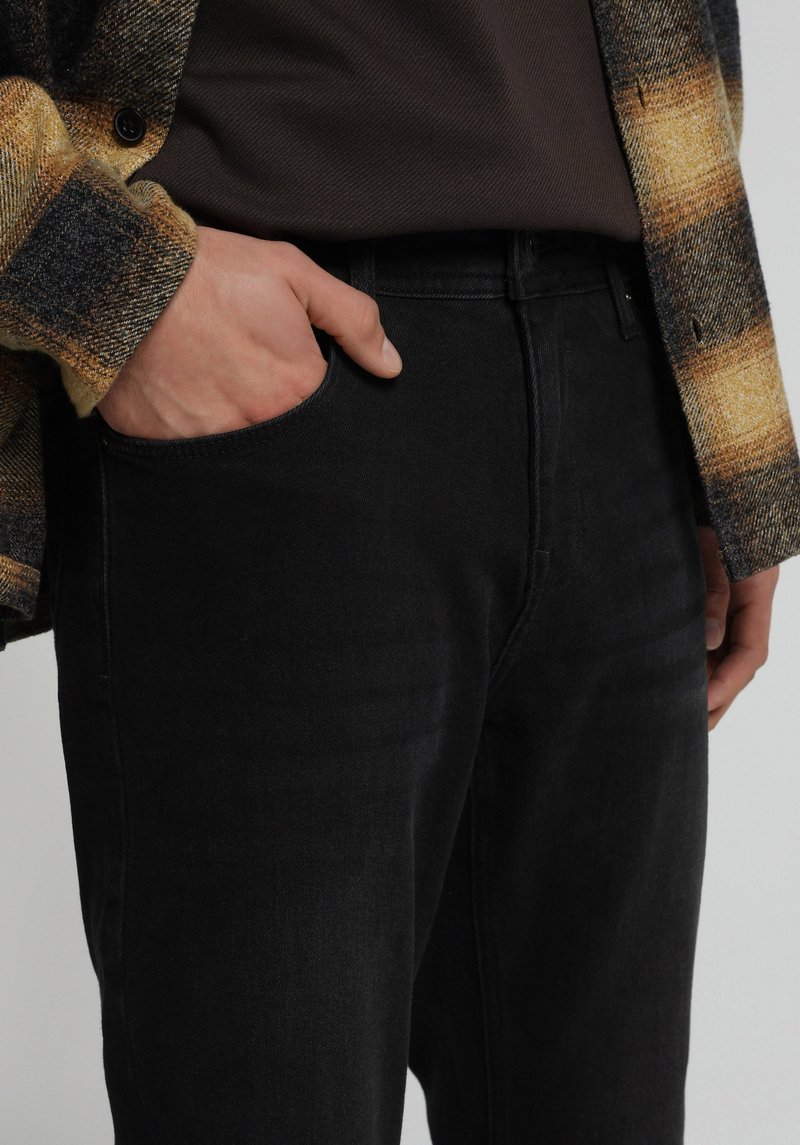 Imagine a Pantaloni  Negru Dublu Straight Fit 044 Karl