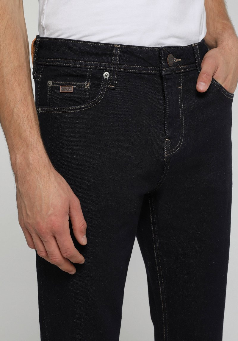 Imagine a Pantaloni  Indigo Închis Straight Fit 044 Karl